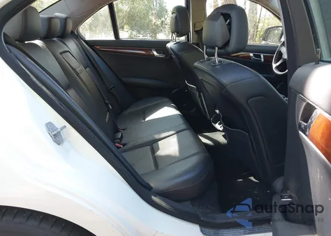 2008 Mercedes-Benz C 300 Luxury/Sport z USA, uszkodzony, nr VIN WDDGF54X48R039110